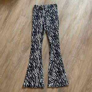 TOPSHOP STRETCH ZEBRA FLARE PANTS size 2P